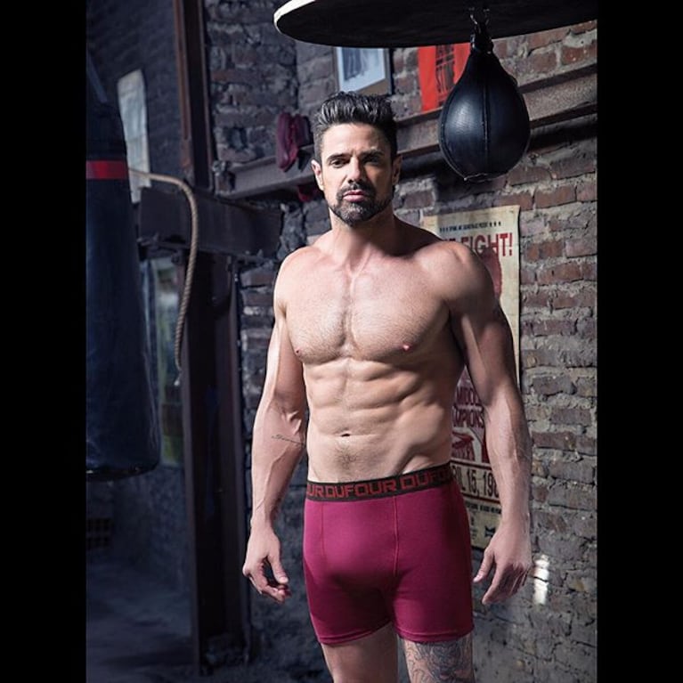 Luciano Castro y sus fotos sexies para una marca de ropa interior
