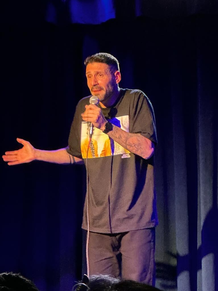 Luciano Pedra en el Teatro Metauro. Foto: Instagram.