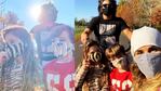 Luciano y Sabrina salieron a pasear con sus hijos.