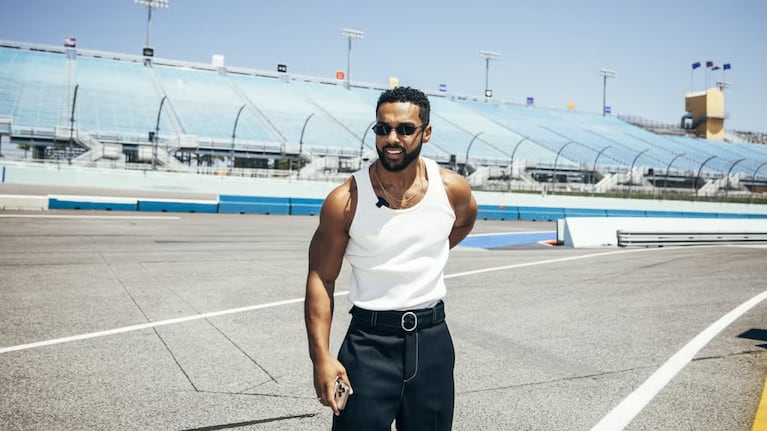 Lucien Laviscount, de ‘Emily in Paris’ a la Fórmula E: la increíble transformación del actor | Créditos: Instagram FIA
