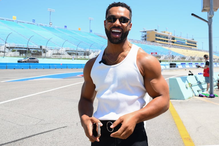 Lucien Laviscount, de ‘Emily in Paris’ a la Fórmula E: la increíble transformación del actor | Créditos: Instagram FIA