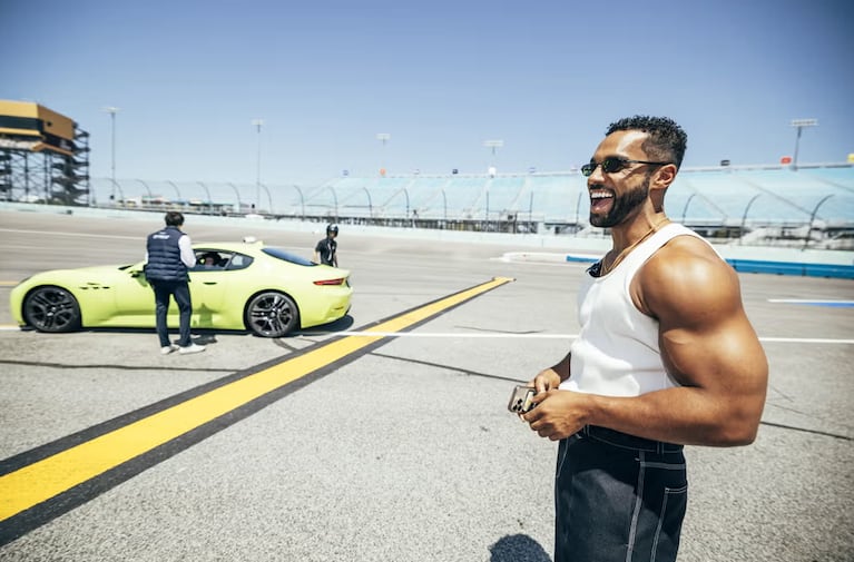 Lucien Laviscount, de ‘Emily in Paris’ a la Fórmula E: la increíble transformación del actor | Créditos: Instagram FIA