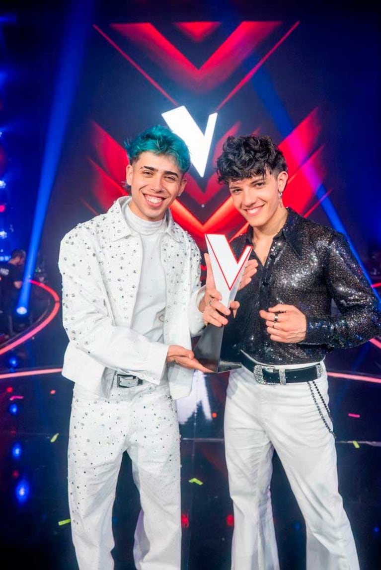 Luck Ra con Nicolás Behringer, el ganador de La Voz Argentina 2025 (Foto: gentileza Telefe)