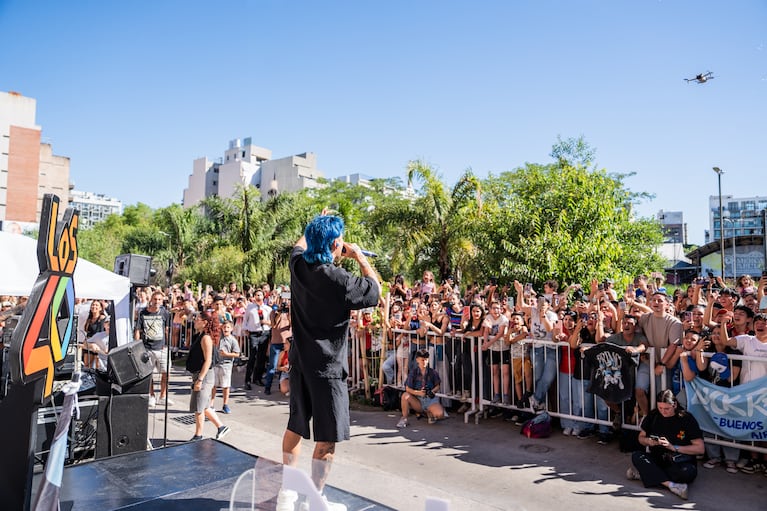 Luck Ra en el espacio de Los 40 principales en Argentina, donde tuvo un reencuentro con sus fanáticos de Buenos Aires