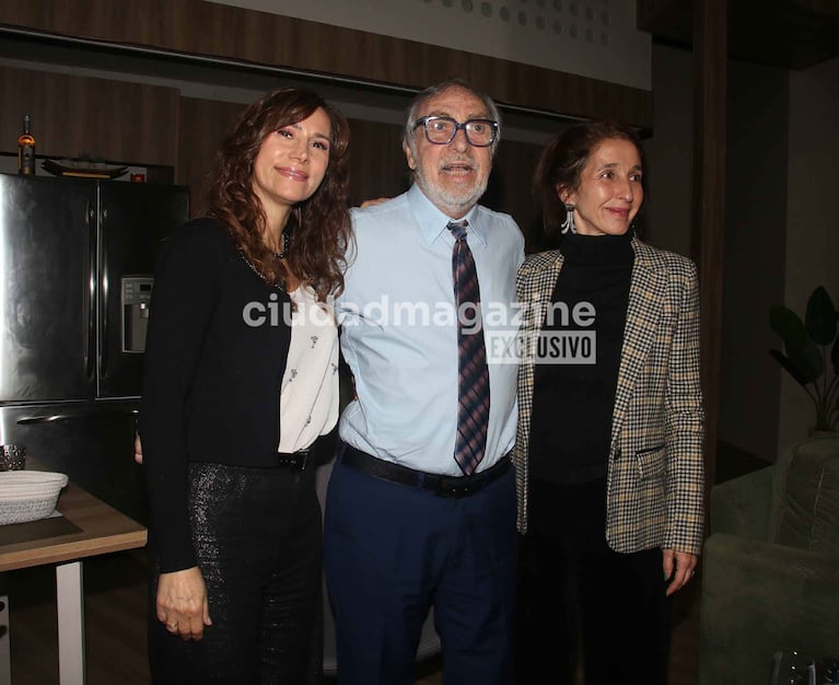 Luis Brandoni fue sorprendido en el teatro en el día de su cumpleaños por su pareja y su hija (Foto: Movilpress).