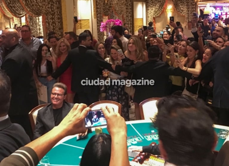 Luis Miguel fue a un casino de Las Vegas y sus fanáticas enloquecieron al verlo: imágenes exclusivas