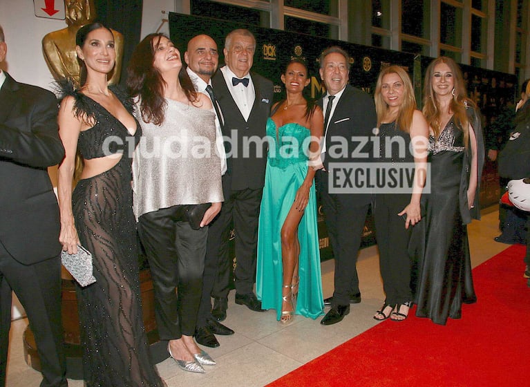 Luis Ventura y el staff de los Martín Fierro de la Danza (Foto: Movilpress)