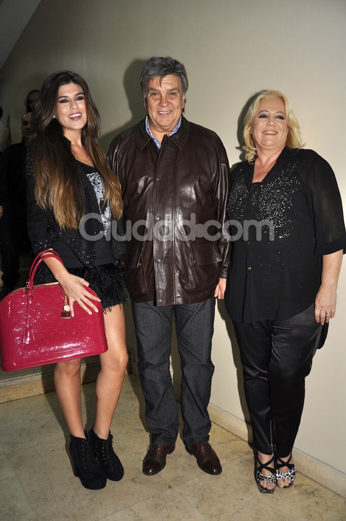 Luis Ventura y Estelita saludaron a Loly Antoniale (Foto: Jennifer Rubio).