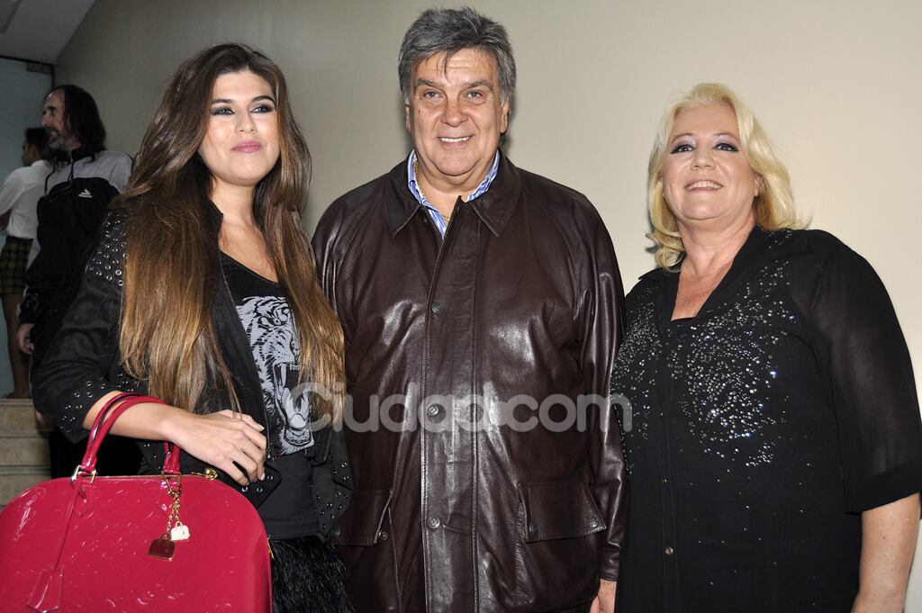 Luis Ventura y Estelita saludaron a Loly Antoniale (Foto: Jennifer Rubio).