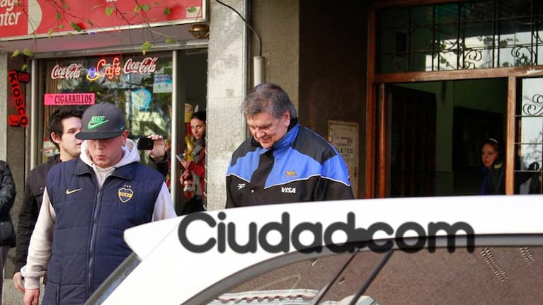 Luis Ventura y Nahuel Ventura salen del registro civil de Córdoba, tras anotar a Antonio Ventura. (Foto: PC3)