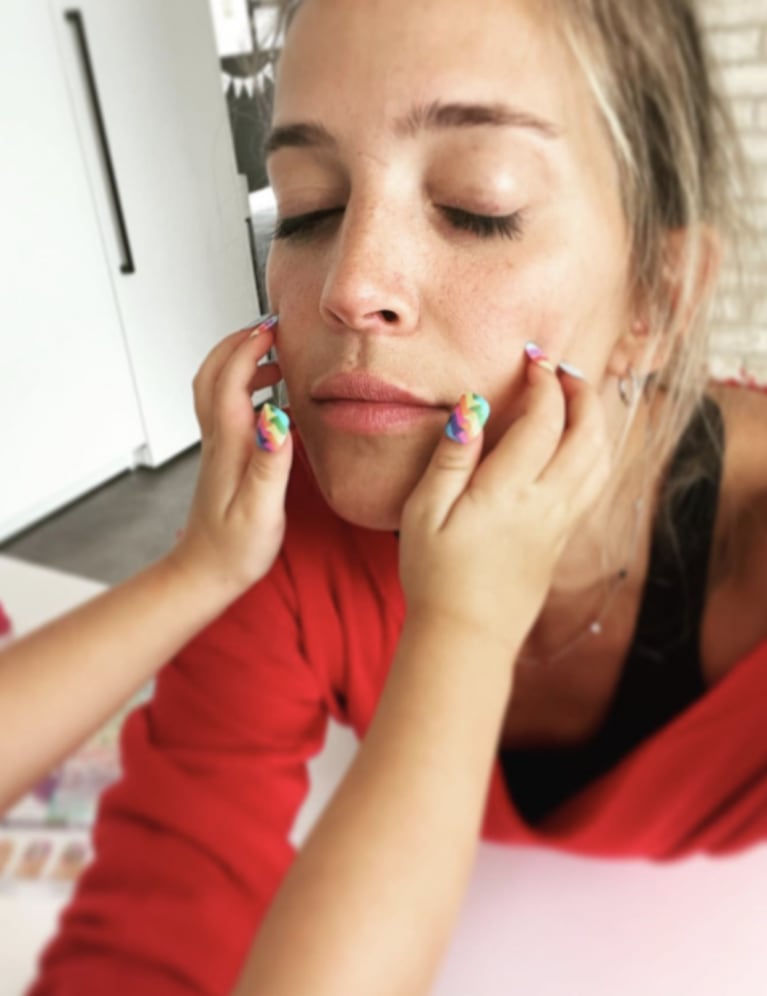Luisana Lopilato compartió tiernas fotos jugando con su hijita Vida: "No puedo dejar de mirarla"