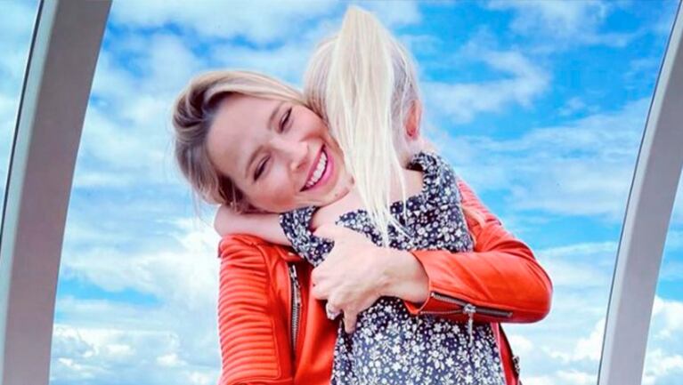 Luisana Lopilato compartió un dulce posteo con su hija Vida y luciendo su pancita de embarazada.