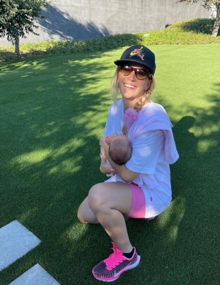 Luisana Lopilato pasó la tarde al aire libre con su beba Cielo: las fotos