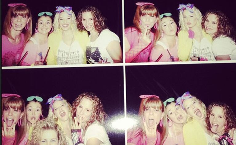 Luisana Lopilato posó divertida con sus amigas en la fiesta (Foto: Instagram). 
