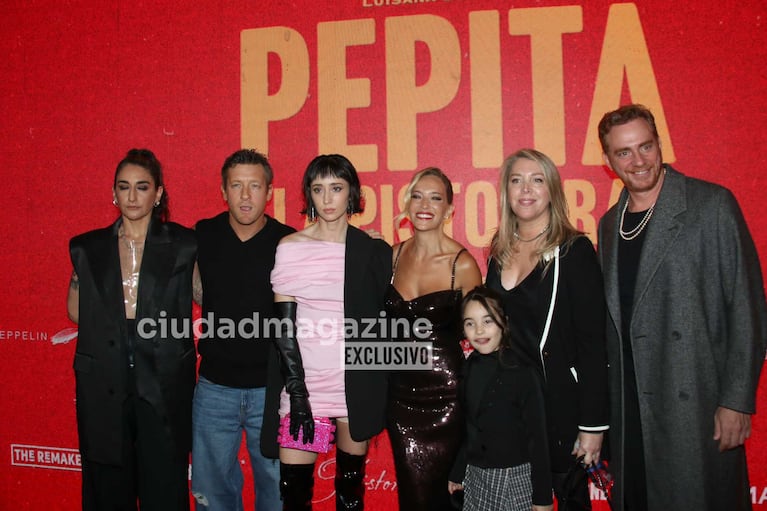 Luisana Lopilato y el elenco de Pepita la Pistolera (Foto: Movilpress)