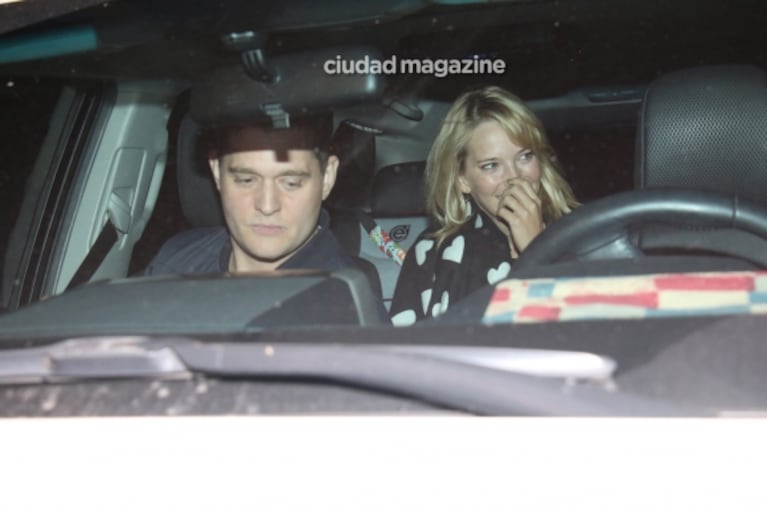 Luisana Lopilato y Michael Bublé fueron a ver a Darío al teatro: susurros al oído, carcajadas y mucha complicidad
