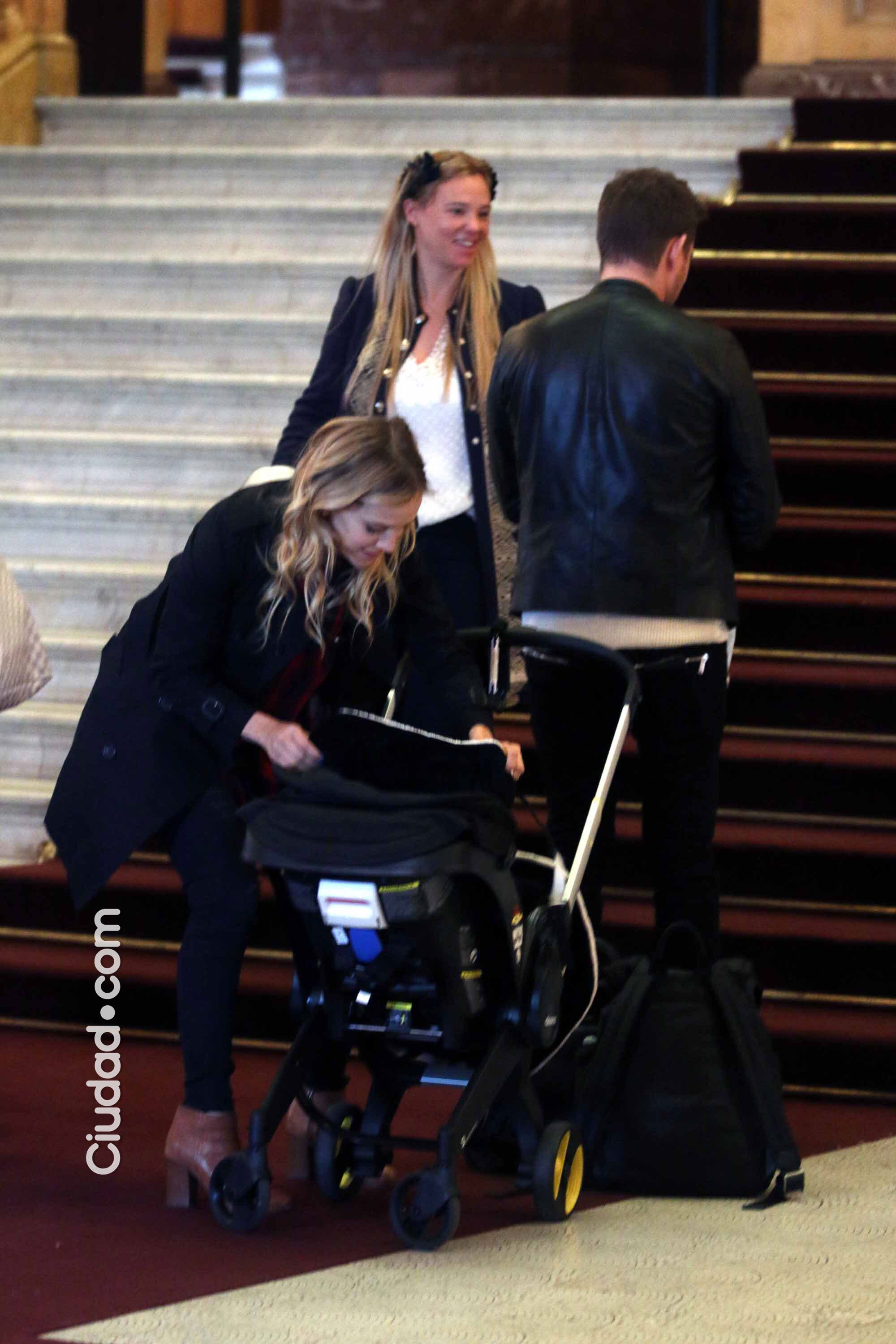 Luisana Lopilato y Michael Bublé llevaron a sus hijos al Colón (Foto: Movilpress)