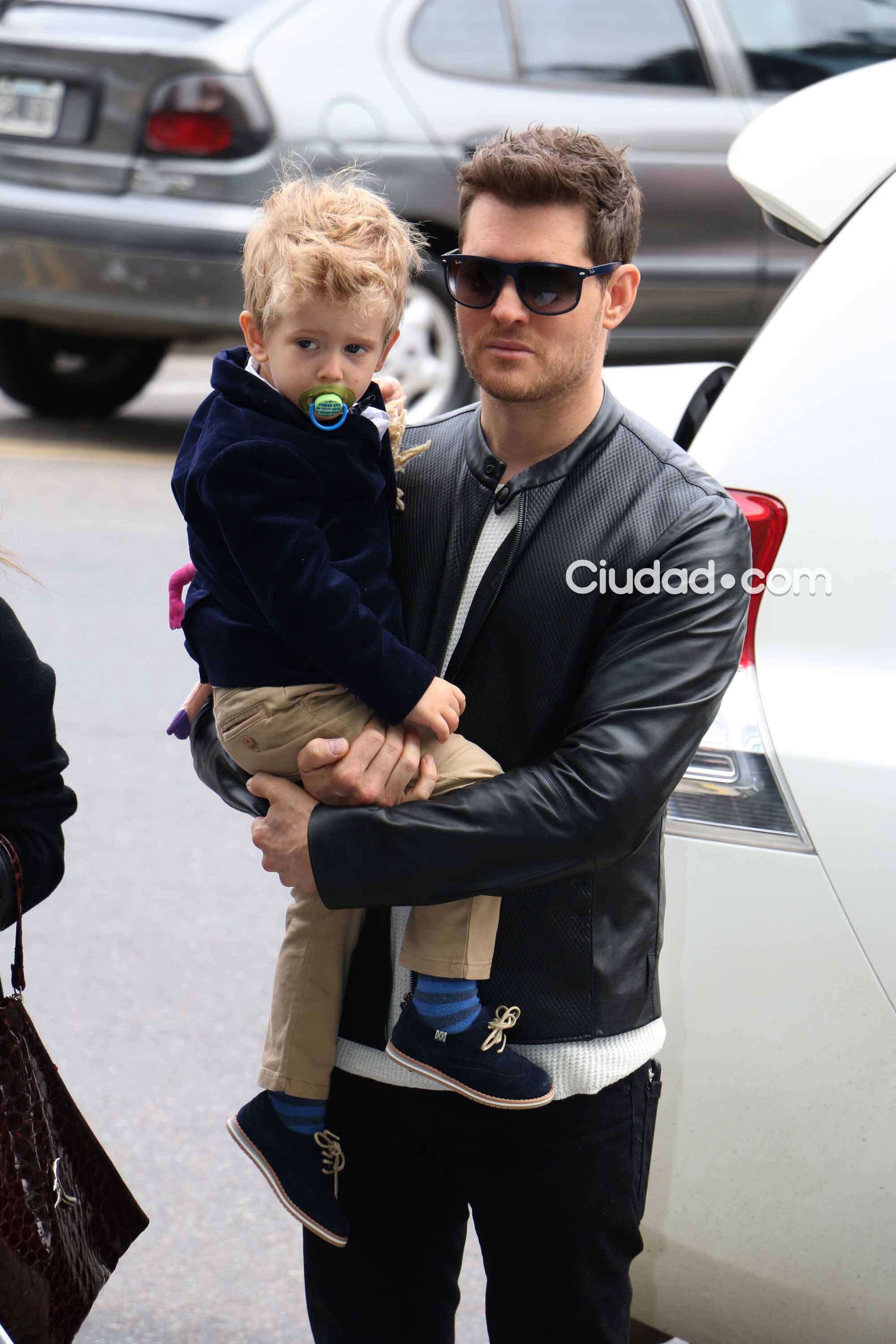 Luisana Lopilato y Michael Bublé llevaron a sus hijos al Colón (Foto: Movilpress)