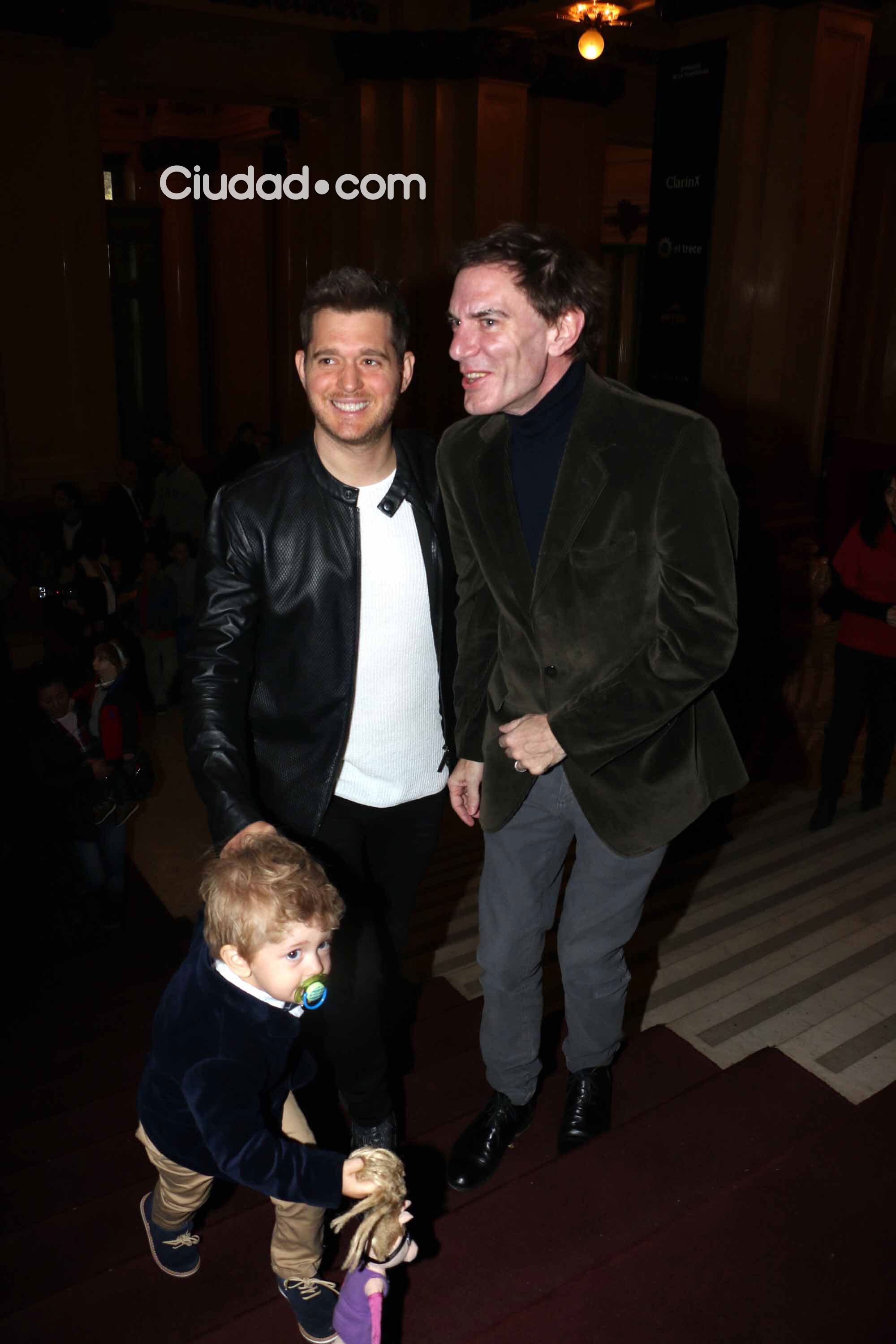 Luisana Lopilato y Michael Bublé llevaron a sus hijos al Colón (Foto: Movilpress)
