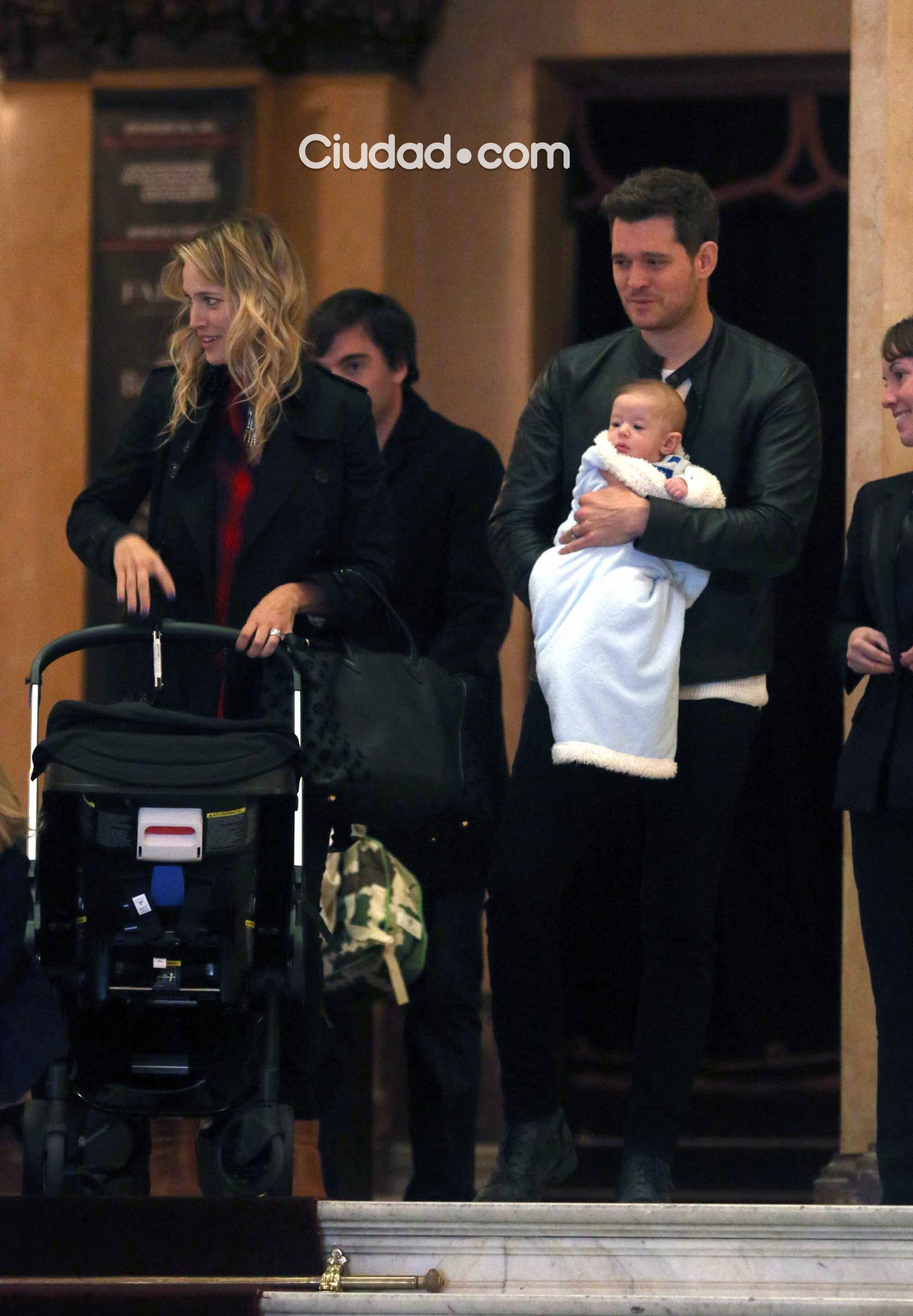 Luisana Lopilato y Michael Bublé llevaron a sus hijos al Colón (Foto: Movilpress)