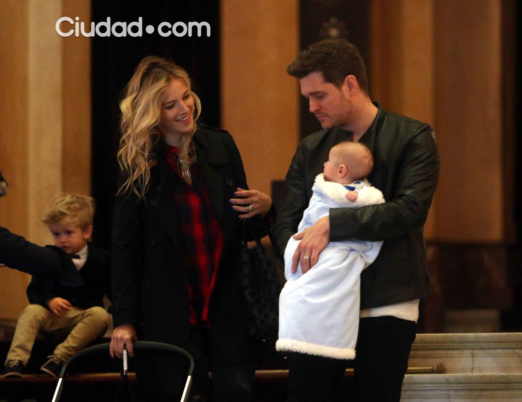 Luisana Lopilato y Michael Bublé llevaron a sus hijos al Colón (Foto: Movilpress)
