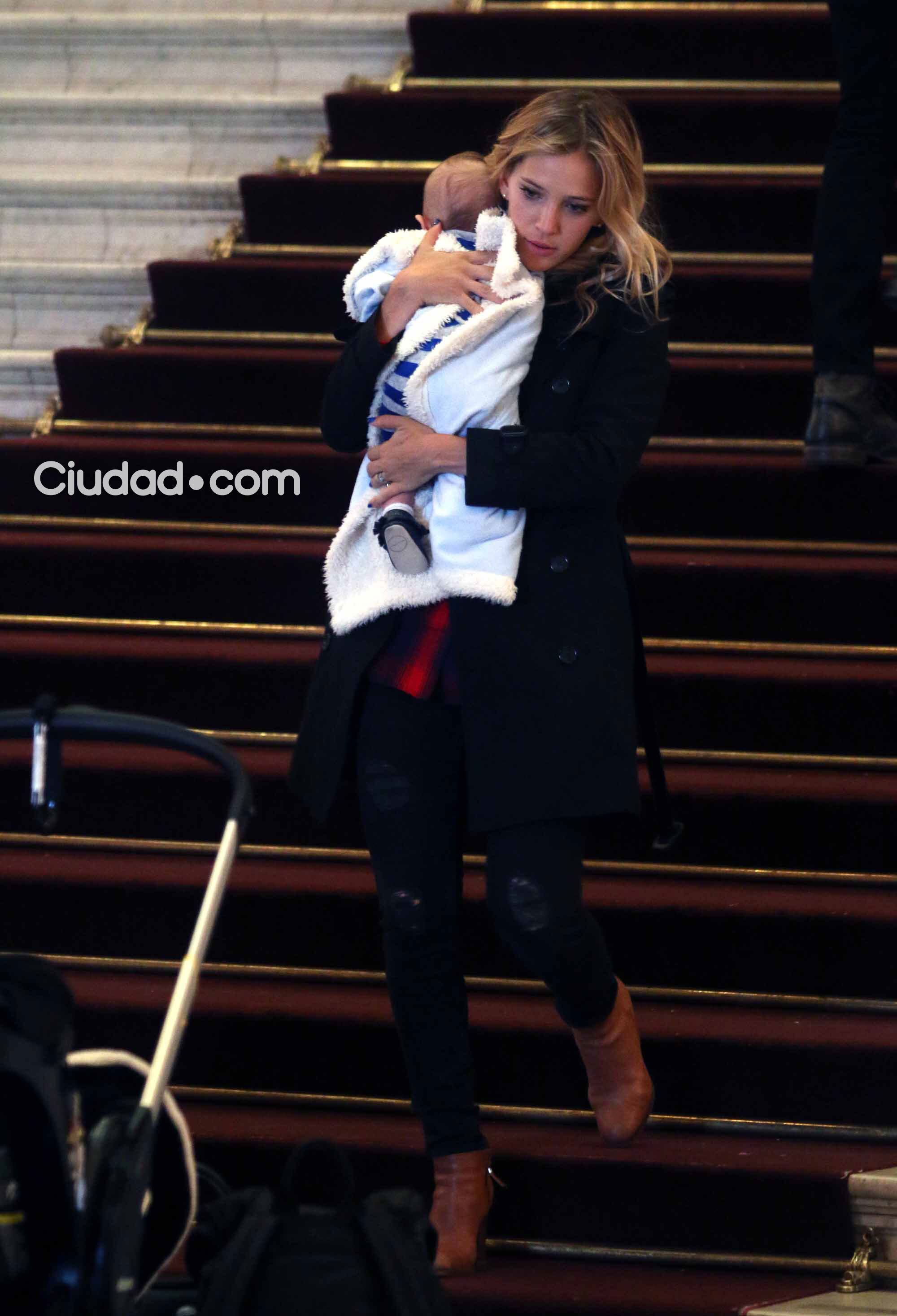 Luisana Lopilato y Michael Bublé llevaron a sus hijos al Colón (Foto: Movilpress)