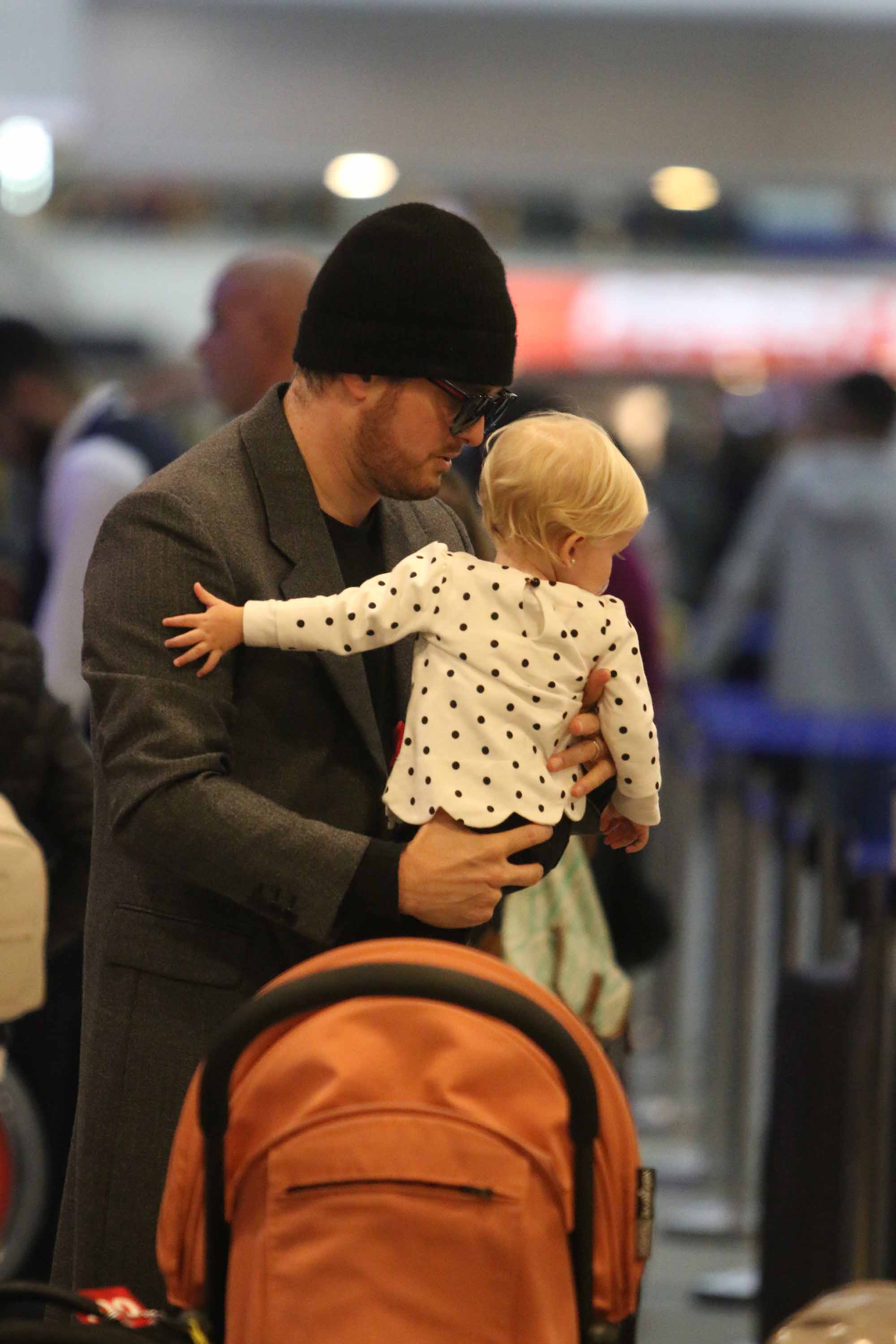 Luisana Lopilato y Michael Bublé regresaron a Canadá con sus hijos, Noah, Elías y Vida. (Foto: Movilpress)