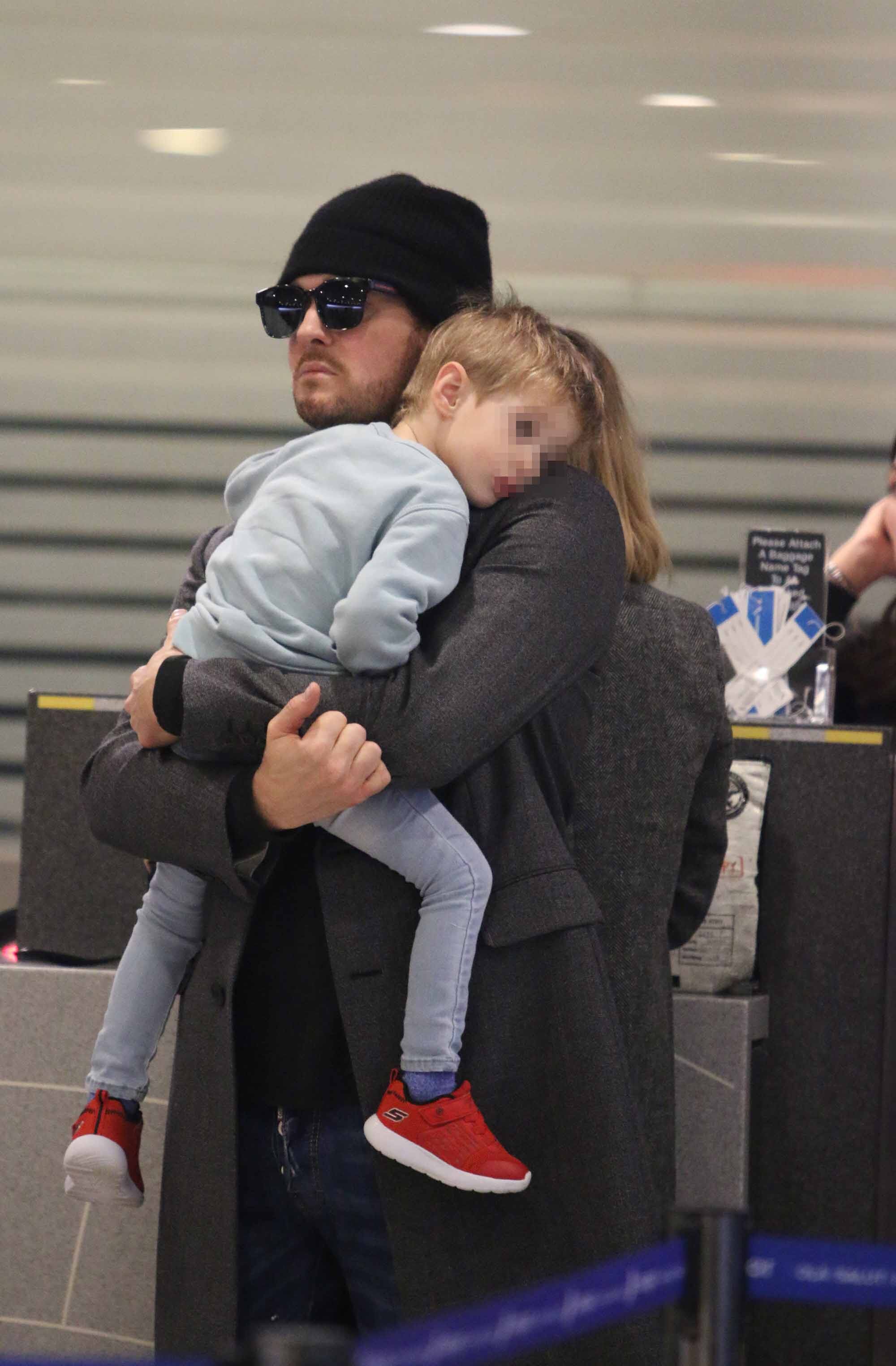 Luisana Lopilato y Michael Bublé regresaron a Canadá con sus hijos, Noah, Elías y Vida. (Foto: Movilpress)