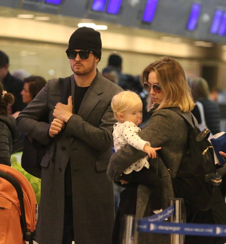 Luisana Lopilato y Michael Bublé regresaron a Canadá con sus hijos, Noah, Elías y Vida. (Foto: Movilpress)