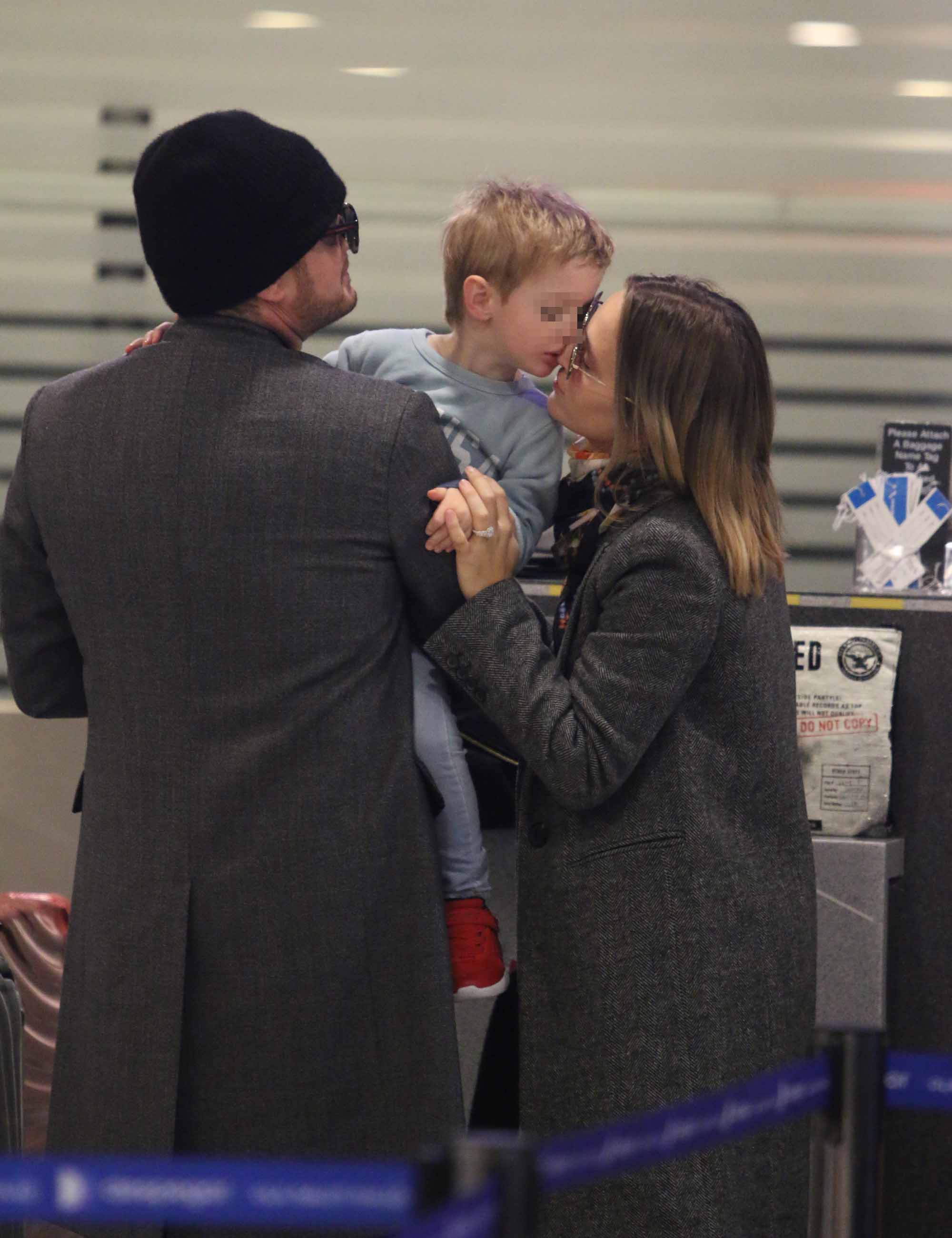 Luisana Lopilato y Michael Bublé regresaron a Canadá con sus hijos, Noah, Elías y Vida. (Foto: Movilpress)