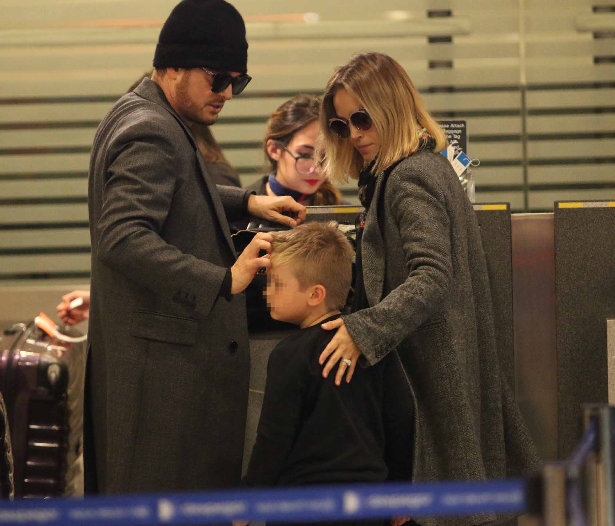 Luisana Lopilato y Michael Bublé regresaron a Canadá con sus hijos, Noah, Elías y Vida. (Foto: Movilpress)