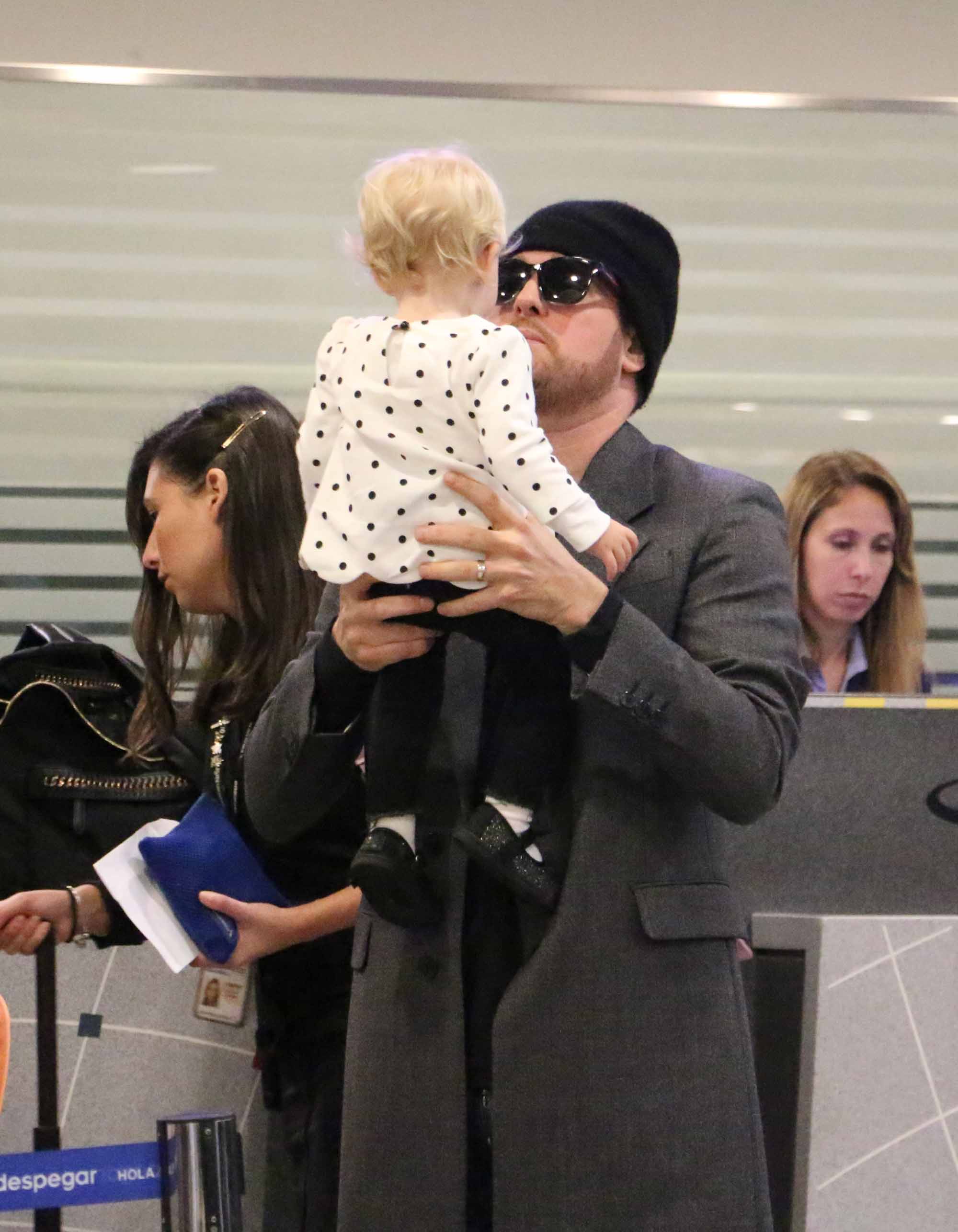 Luisana Lopilato y Michael Bublé regresaron a Canadá con sus hijos, Noah, Elías y Vida. (Foto: Movilpress)
