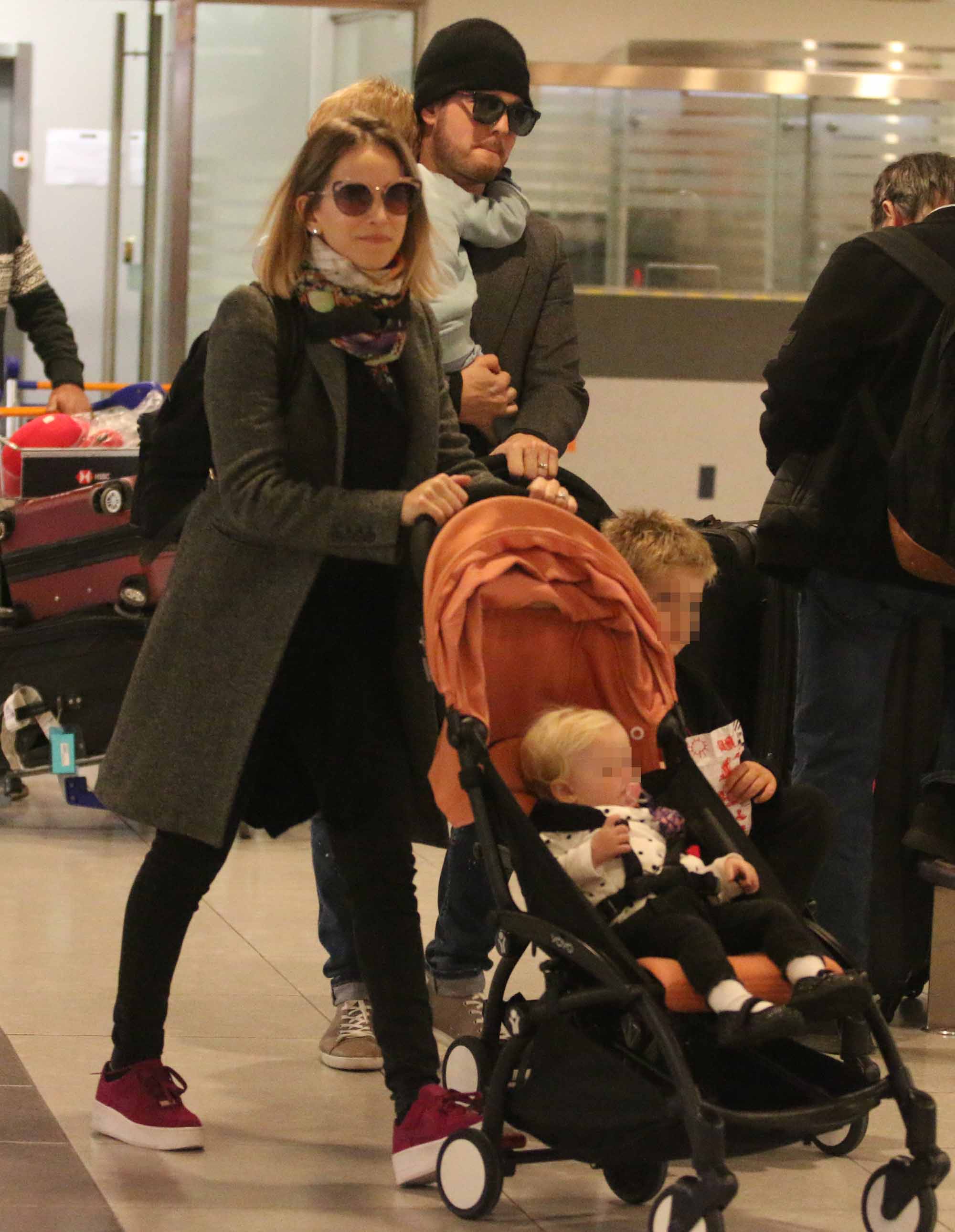 Luisana Lopilato y Michael Bublé regresaron a Canadá con sus hijos, Noah, Elías y Vida. (Foto: Movilpress)