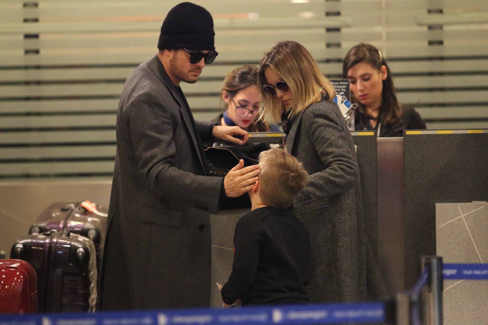 Luisana Lopilato y Michael Bublé regresaron a Canadá con sus hijos, Noah, Elías y Vida. (Foto: Movilpress)