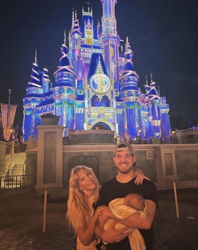 Luisana Lopilato y Michael Bublé se mostraron muy tiernos con su hija Cielo en Disney