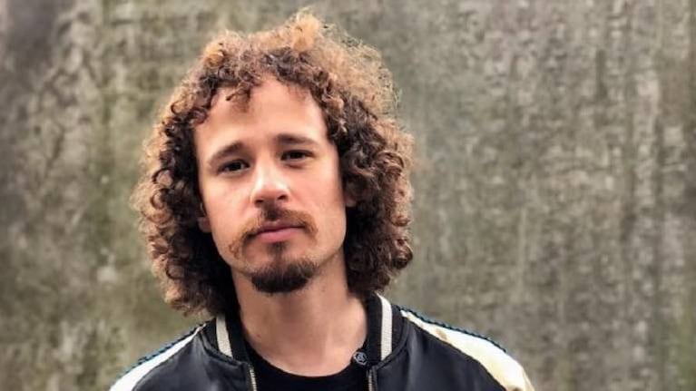 Luisito Comunica protagoniza la tapa de la revista Playboy África fumando marihuana