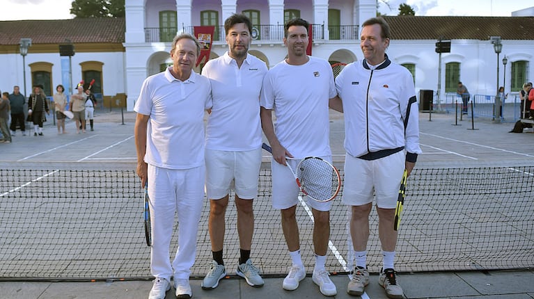 Luján revivió el primer partido de tenis de la historia argentina junto a leyendas del deporte