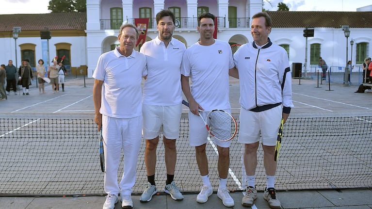Luján revivió el primer partido de tenis de la historia argentina junto a leyendas del deporte