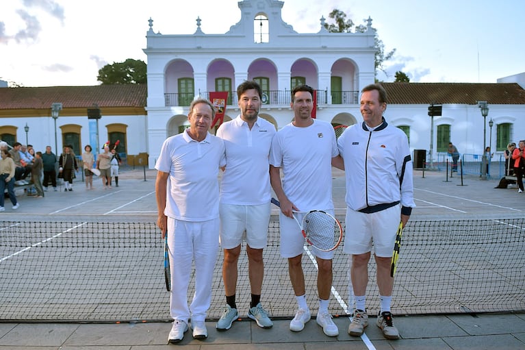 Luján revivió el primer partido de tenis de la historia argentina junto a leyendas del deporte