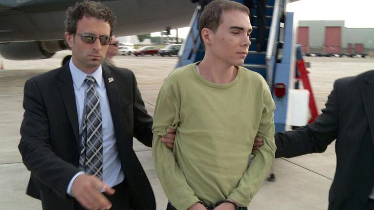 Luka Magnotta: cómo vive hoy el asesino del documental No te metas con los gatos