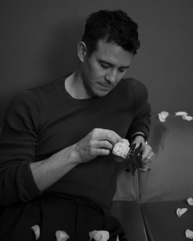 Luke Thompson como Benedict Bridgerton, personaje central de la cuarta temporada.