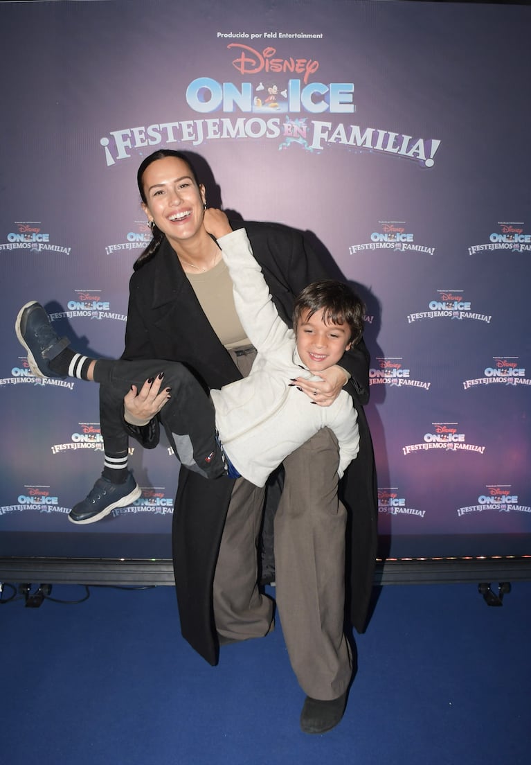 Luli Fernández con su hijo en el estreno de Disney On Ice (Foto: Prensa).