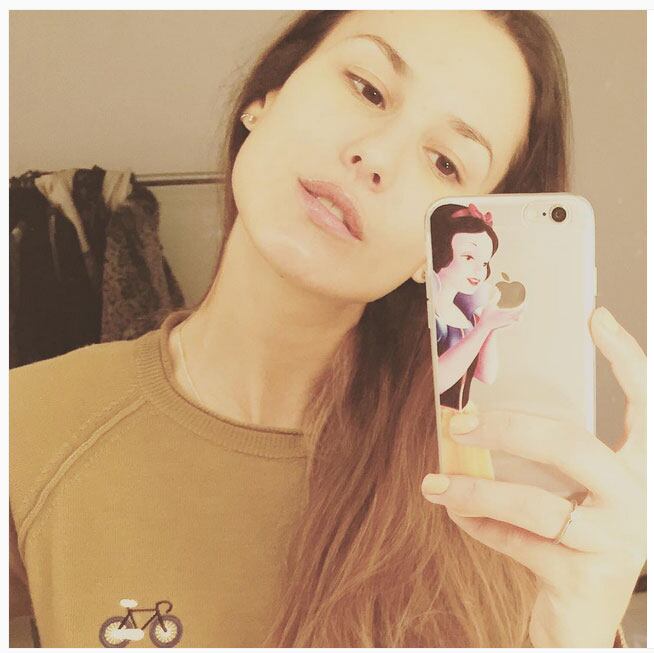 Luli Fernández mostró sus mil y una fundas top de celular (Foto: Instagram)