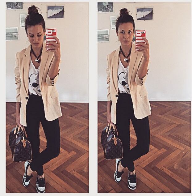 Luli Fernández mostró sus mil y una fundas top de celular (Foto: Instagram)