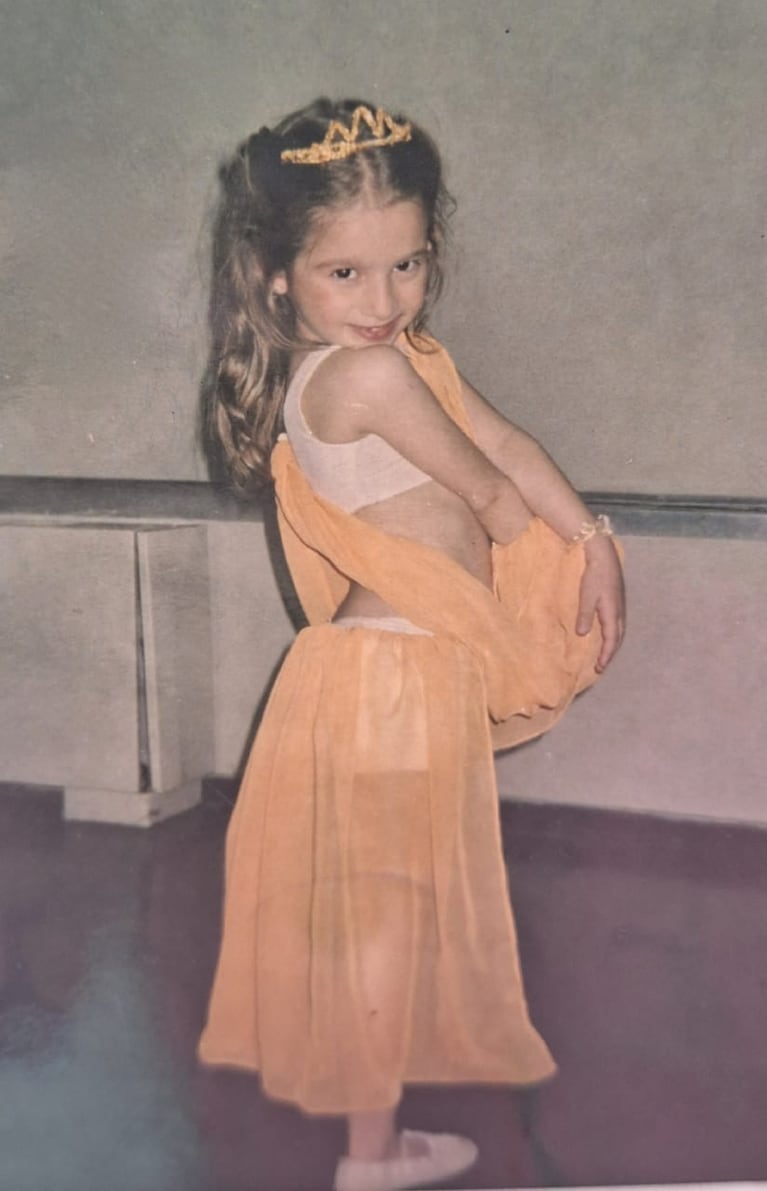 Luli Ofman, de chiquita, en una presentación de baile.