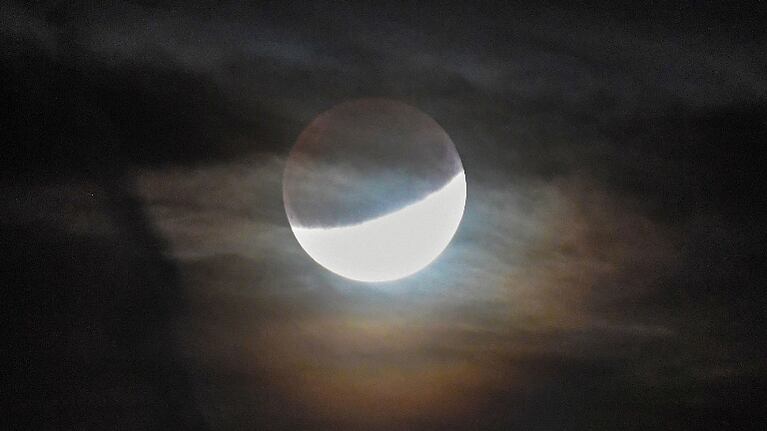 Luna de fresa: llega el eclipse lunar que podría afectar aún más este 2020. Foto: AFP.