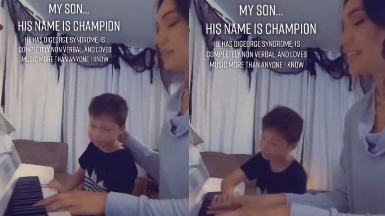 Madre e hijo comparten un momento especial junto al piano 