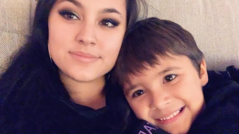 Madre le regala maquillaje a su hijo