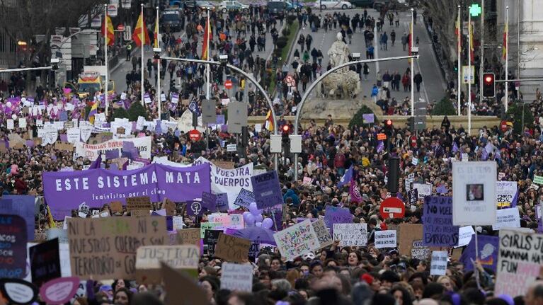 Madrid prohíbe manifestaciones por el Día de la Mujer por el coronavirus. Foto: AFP.