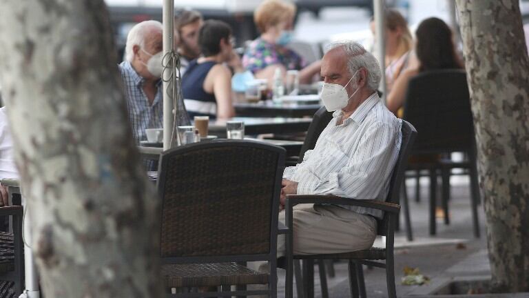 Madrid: restringen aun más las reuniones sociales para frenar su rebrote de coronavirus. Foto: DPA.